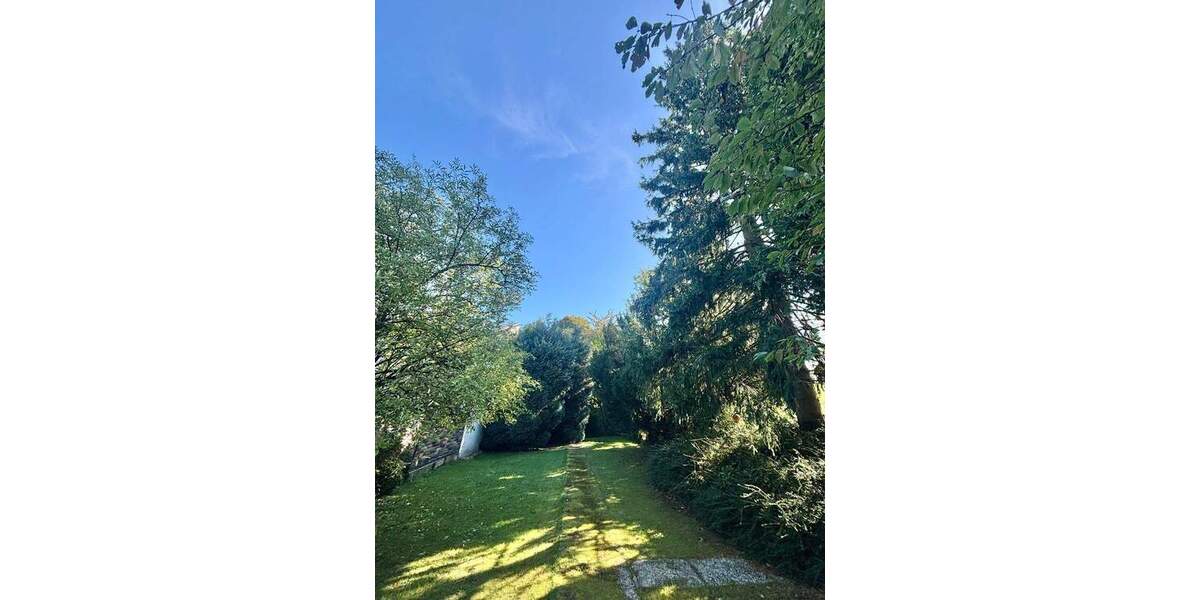 Reiheneckhaus - mit großem Garten - 899 m² Grundstück - zwei Garagen - in guter Lage von Kohlscheid (Herzogenrath) - derzeit an zwei Mieter vermietet 7 zimmer