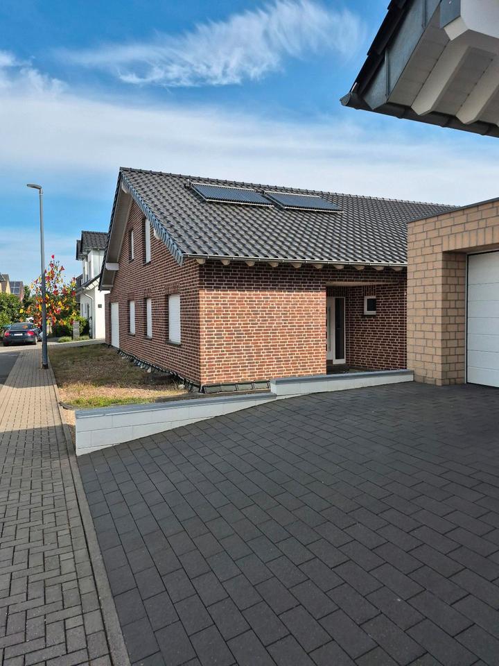 Einfamilienhaus massiv 232qm 2 Garagen KFW55 provisionsfrei