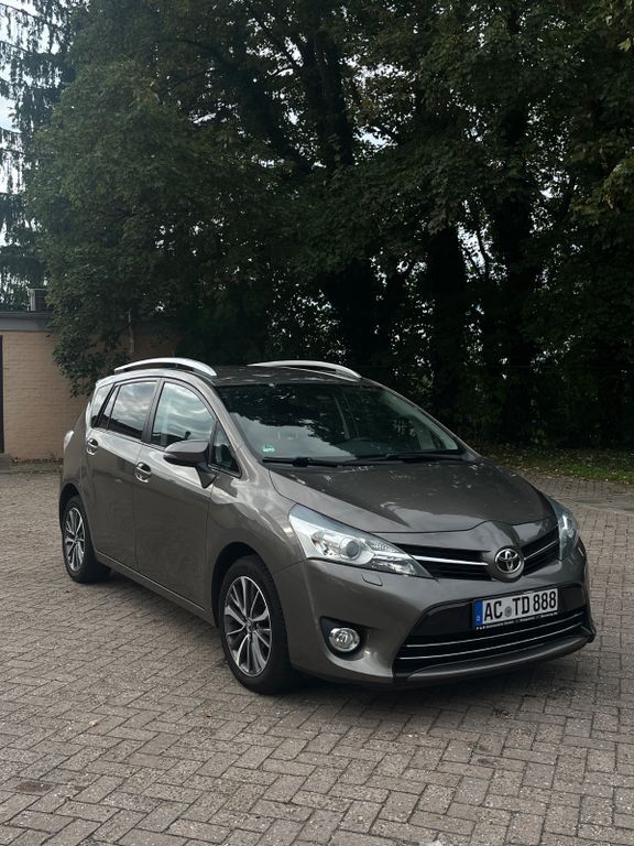Toyota Verso 93.350 km 17.400 € Aachen 52070