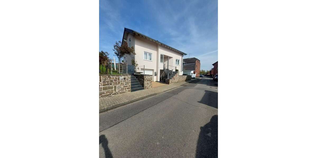 Einfamilienhaus Baesweiler - 8 Zimmer, 143 m&sup2;, 450.000&euro; | Angebot:27025200