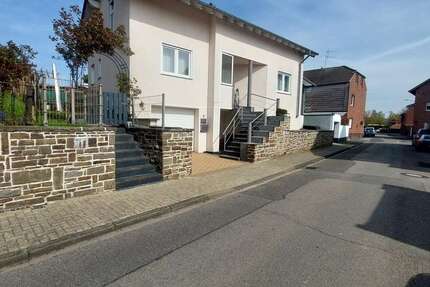 Haus Baesweiler - 8 Zimmer, 143 m&sup2;, 450.000&euro; | Angebot:27025200