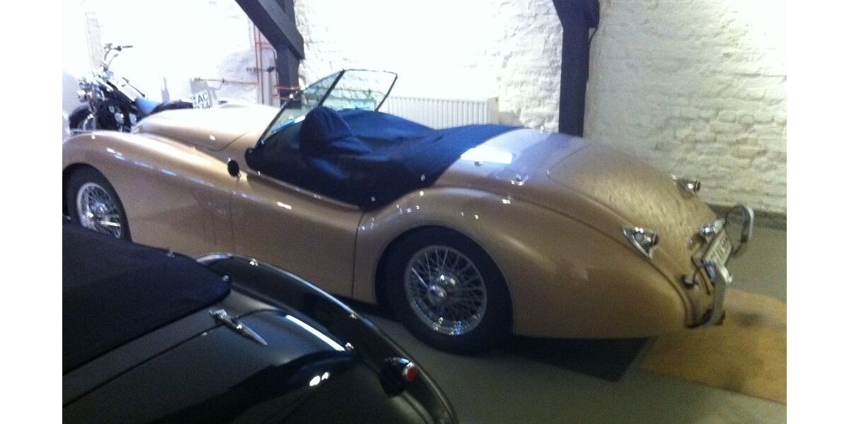 Jaguar XK 2.000 km 130.000 &euro; Eschweiler 52249
