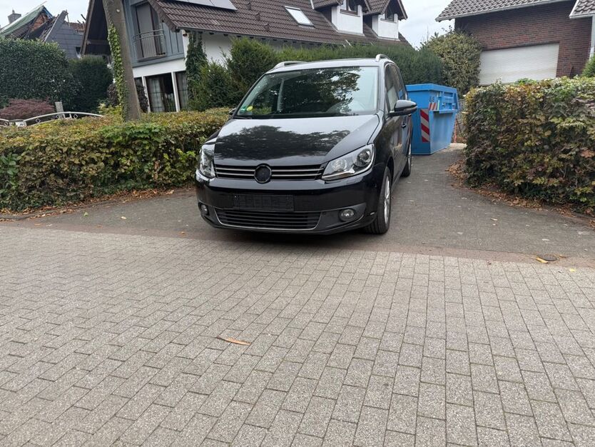 VW Touran 253.300 km 5.800 € Aachen 52074