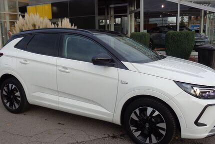 Opel Grandland (X) 14.204 km 30.900 &euro; Eschweiler 52249