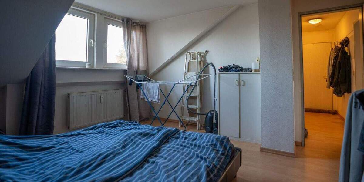 Helle 2-Zimmer-Dachgeschosswohnung mit Balkon, Tageslichtbad und durchdachter Raumaufteilung 2 zimmer