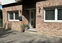 moderner Bungalow mit sonnigem Grundstück