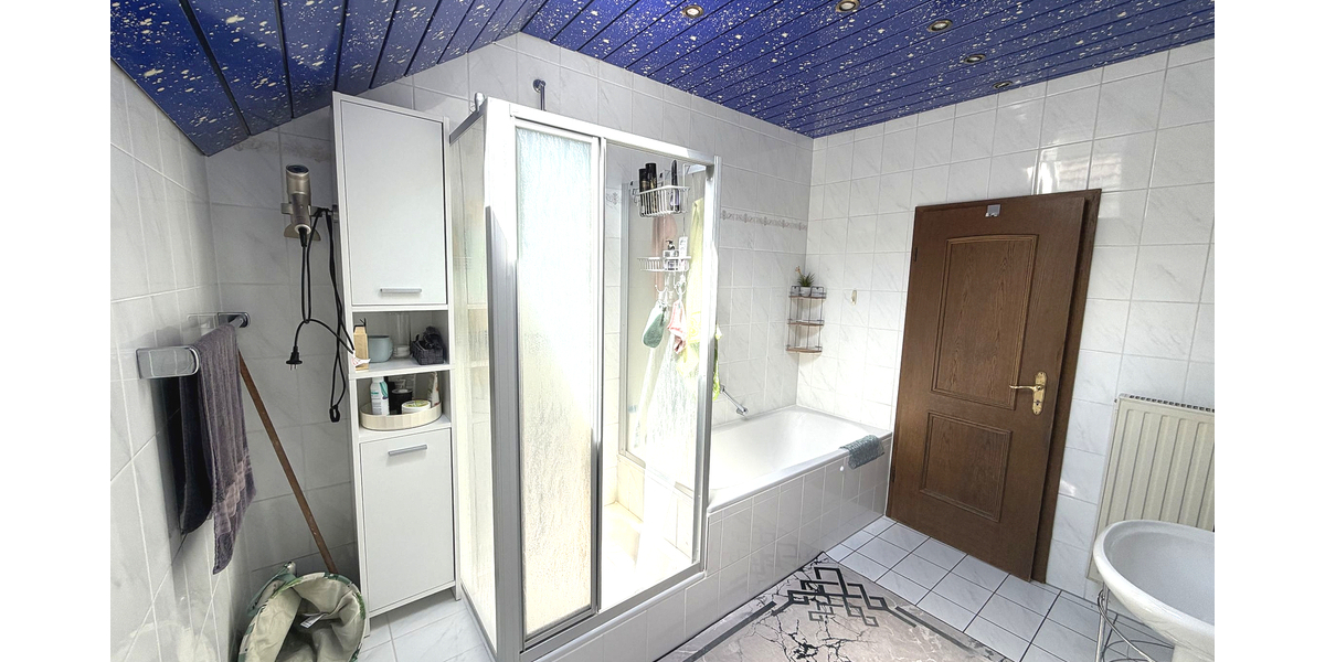 3D: Familienglück in ruhiger Lage - Sehr gepflegtes Einfamilienhaus mit Kamin, Balkon und viel Platz - Reihenendhaus Gangelt | Angebot:26777849