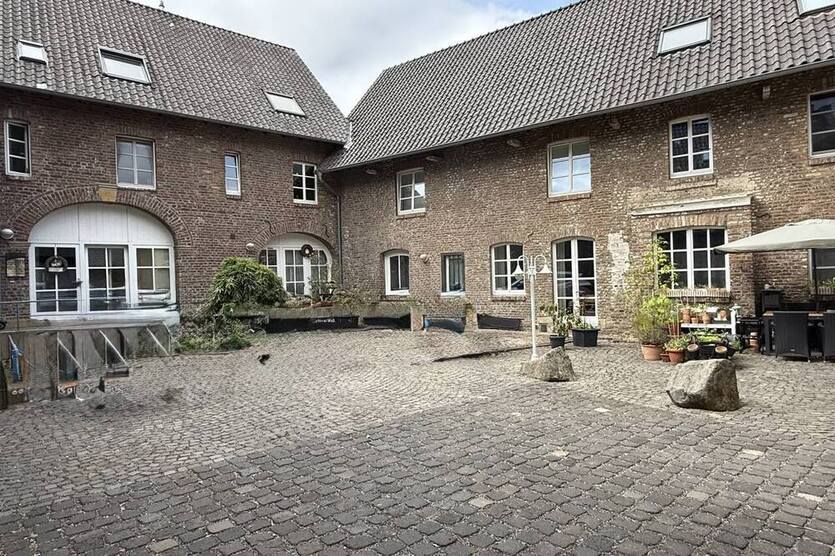 *** WEDOW *** Charmante MaisonetteWohnung mit Terrasse im Innenhof
