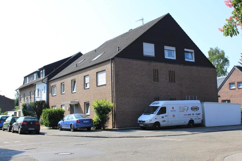 Dachgeschoß-Wohnung mit Südbalkon geeignet für PaareEinzelpeson zimmer