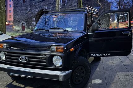 Lada Niva 32.000 km 11.950 &euro; Aachen 52064