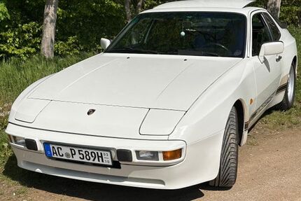 Porsche 944