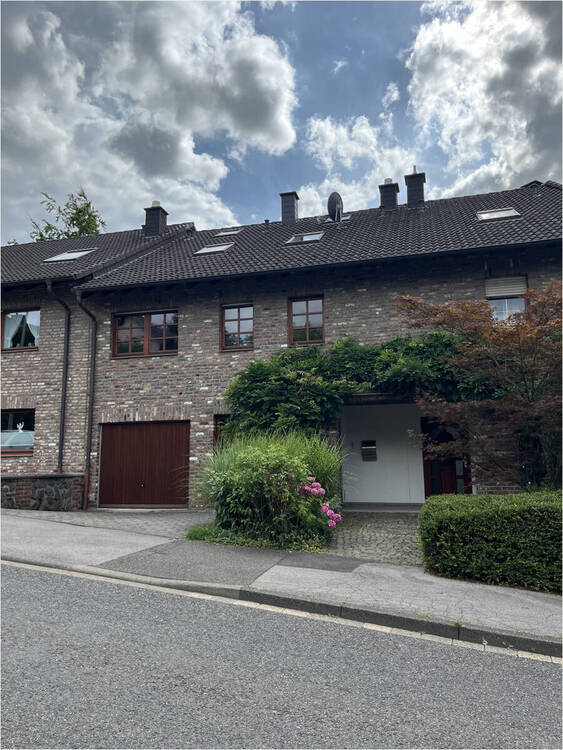großflächiges Reihenmittelhaus in Büsbach