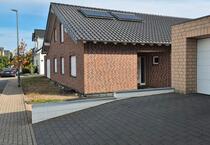 Einfamilienhaus massiv 232qm 2 Garagen KFW55 provisionsfrei