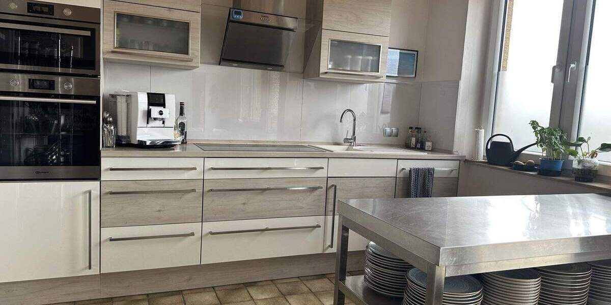 Schickes, modernes 2-Familienhaus mit drei Garagen in 52382 Niederzier 8 zimmer