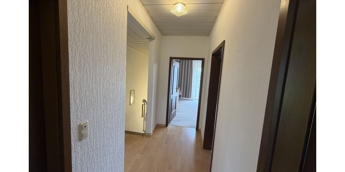 3D: Familienglück in ruhiger Lage - Sehr gepflegtes Einfamilienhaus mit Kamin, Balkon und viel Platz - Reihenendhaus Gangelt | Angebot:26777849