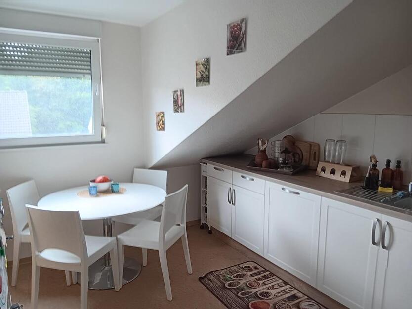 Helle 4-Zimmer-Wohnung mit Balkon, Garage in Eschweiler-Weisweile zimmer