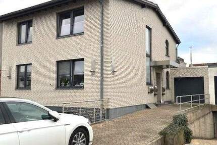 200 m² Eigentümerwohnung + 3 Mieteinheiten, Garage, Wintergarten uvm. 9 zimmer