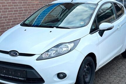 Ford Fiesta 184.000 km 2.680 &euro; Düren 52349