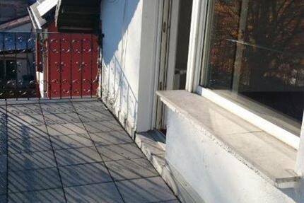 Schöne, renovierte 2-Zimmer-Wohnung mit Balkon inOberforstbach