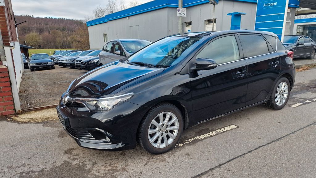 Toyota Auris 108.000 km 9.350 &euro; Eschweiler 52249