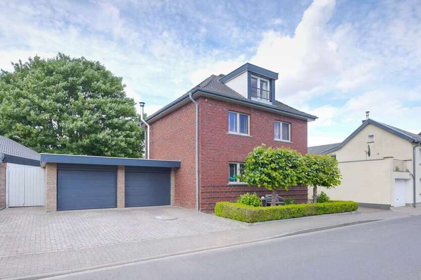 Haus zum Kaufen in Geilenkirchen Grotenrath 449.800 € 177 m²