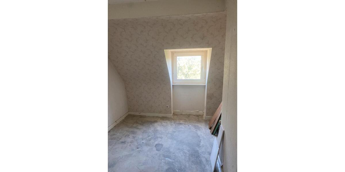 Dachgeschoßwohnung Aachen Aachen-Mitte - 6 Zimmer, 140 m&sup2;, 140.000&euro; | Angebot:26961044