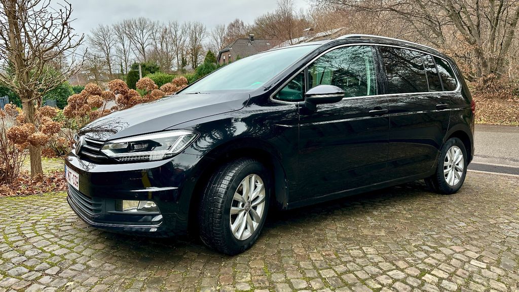 VW Touran 85.842 km 21.900 &euro; Aachen 52066