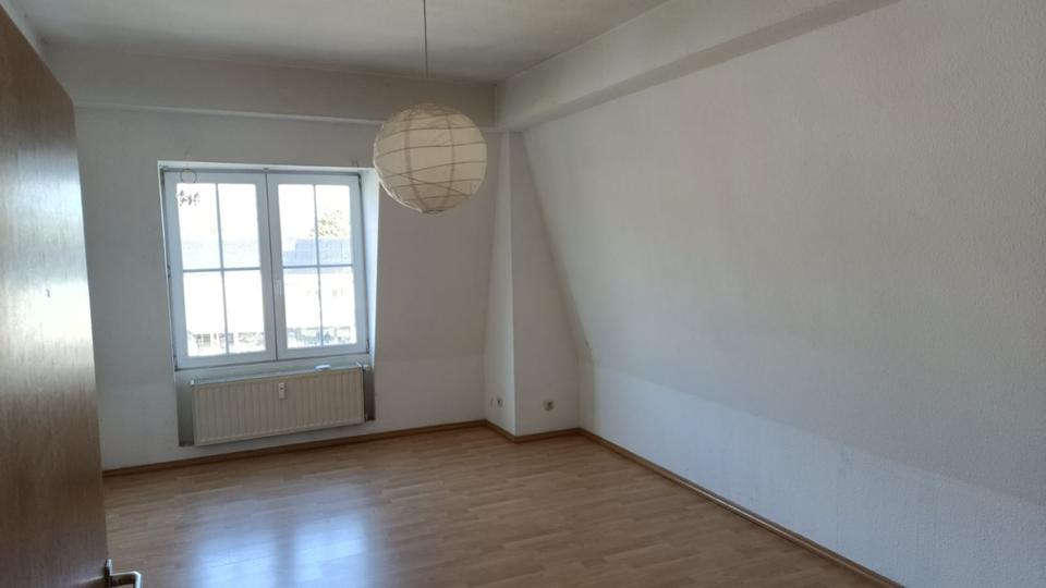 Etagenwohnung Baesweiler - 5 Zimmer, 180 m&sup2;, 1.290&euro; | Angebot:25641520