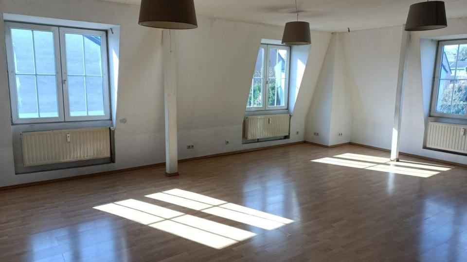 Etagenwohnung Baesweiler - 5 Zimmer, 180 m&sup2;, 1.290&euro; | Angebot:25641520