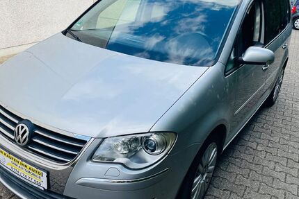VW Touran 152.000 km 6.300 &euro; Aachen 52070
