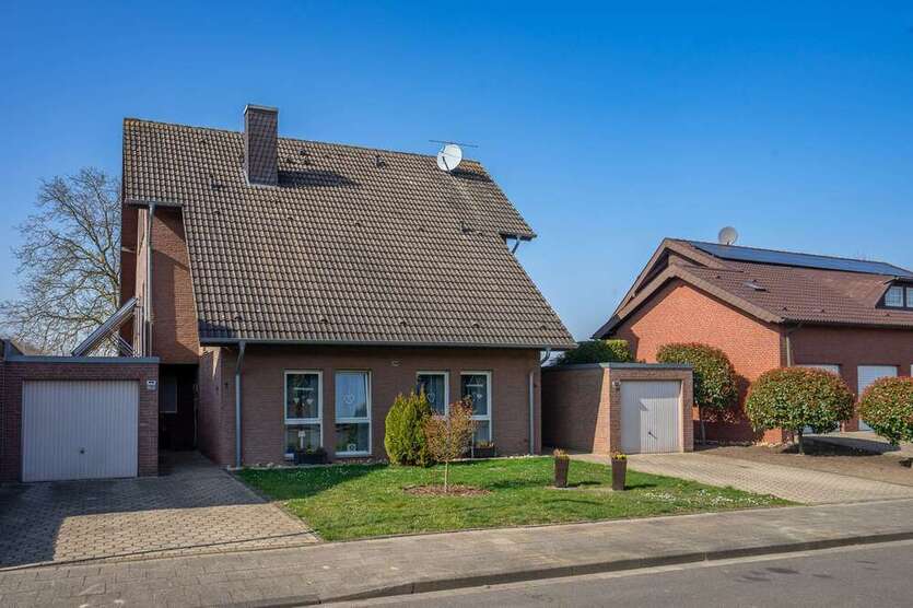 Haus zum Kaufen in Linnich 379.000 € 236 m²