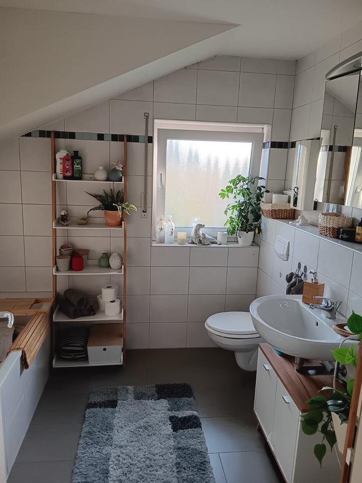 Helle 4-Zimmer-Wohnung mit Balkon, Garage in Eschweiler-Weisweile zimmer