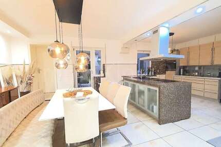 Haus zum Kaufen in Aachen 540.000 € 257 m² 9 zimmer