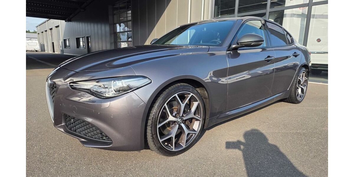 Alfa Romeo Giulia 77.768 km 29.880 &euro; Düren 52351