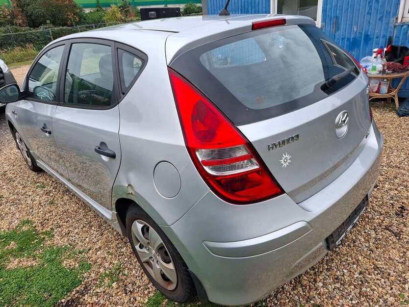 Hyundai i30 186.000 km 2.900 € Düren 52349