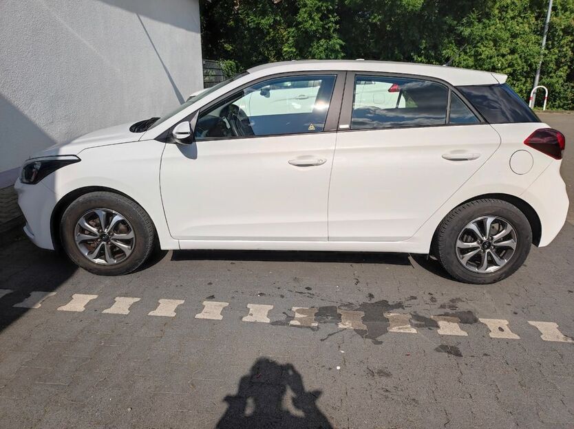Hyundai i20 35.000 km 10.100 € Düren 52351