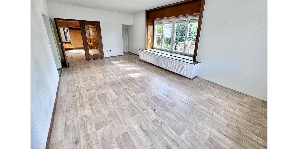 Einfamilienhaus Jülich - 10 Zimmer, 280 m&sup2;, 999&euro; | Angebot:25456904