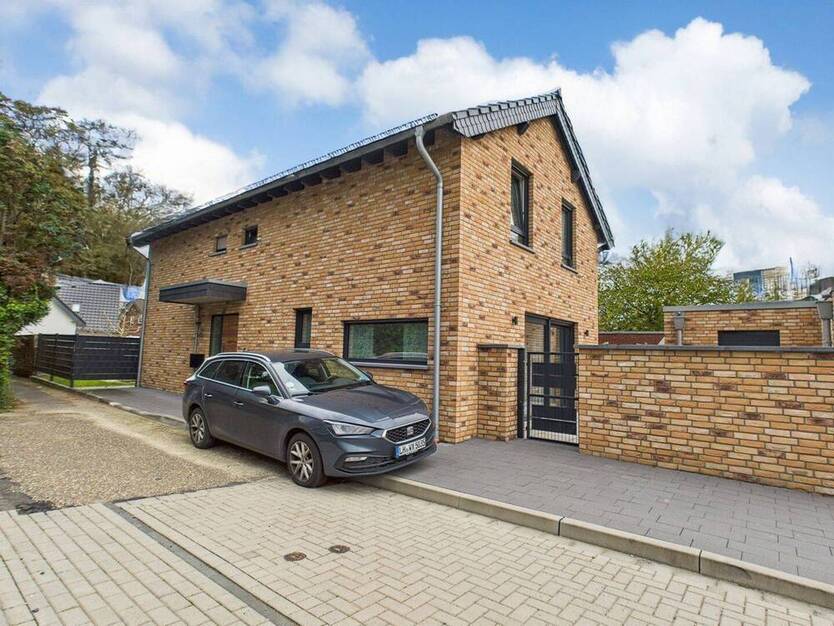 Modernes Einfamilienhaus von 2023 mit Garten, Garage & viel Platz zum Wohlfühlen!
