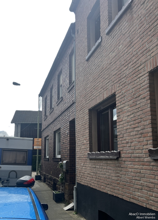 Einfamilienhaus mit Terrasse, Garten und kleinen Nebengebäuden!