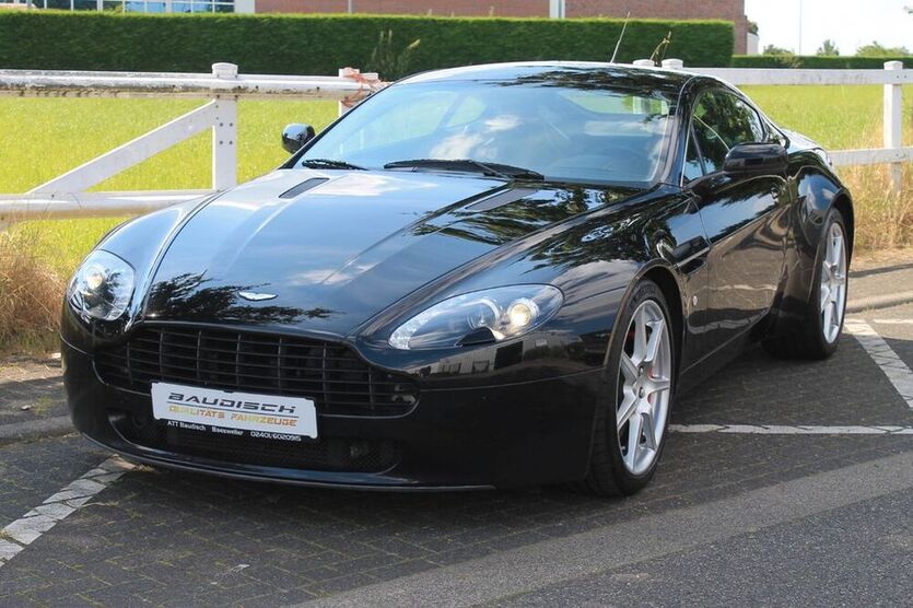 V8 Vantage