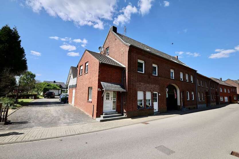 Haus zum Kaufen in Gangelt 488.000 € 517 m²