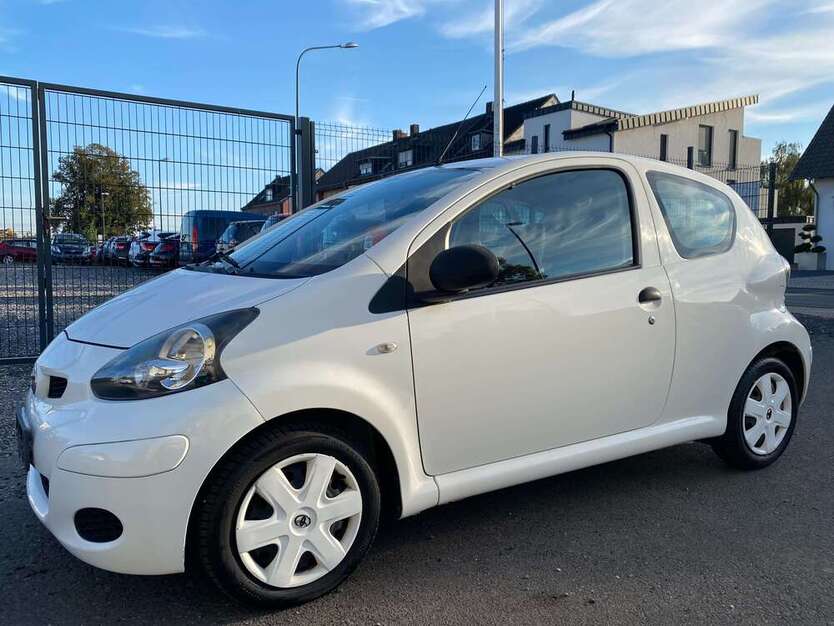 Toyota Aygo 90.000 km 2.599 € Düren 52353
