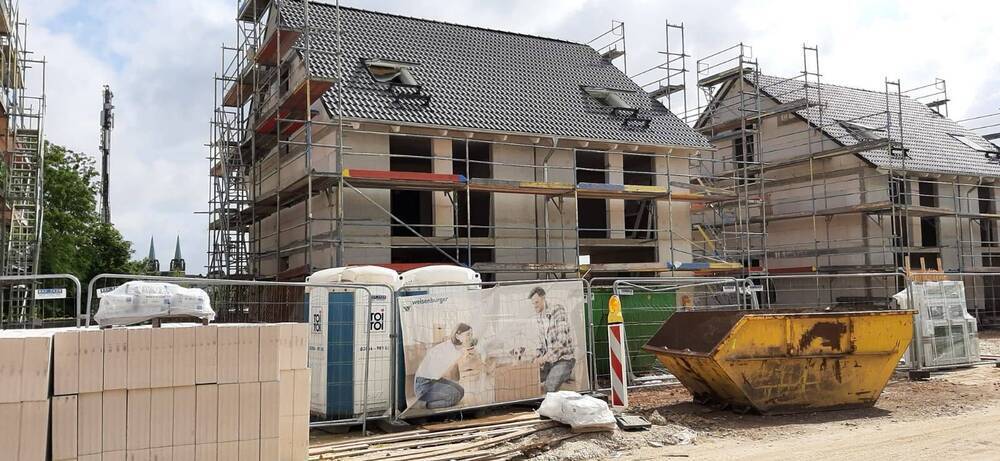 Neubau: Energieeffizienzhaus als Doppel, Reihen, oder Reihenendhaus.