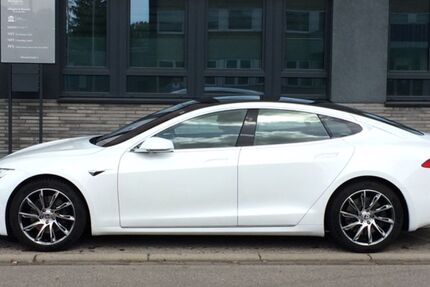 Tesla Model S 32.010 km 41.900 &euro; Jülich 52428