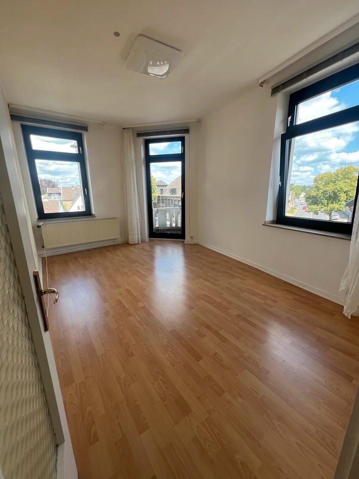 Helles Apartment mit kleinem Balkon mitten in Eilendorf !