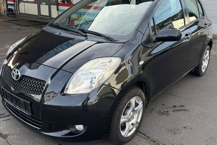 Toyota Yaris 120.000 km 3.800 &euro; Aachen 52080