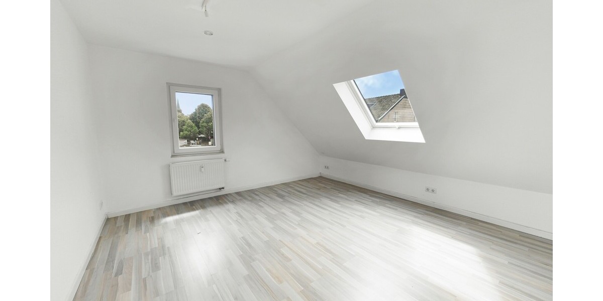 Stolberg-Breinig – Dachgeschoss mit Attitüde. Sofort bezugsfrei. - Dachgeschoßwohnung Stolberg (Rheinland) / Breinig Breinig | Angebot:27003204