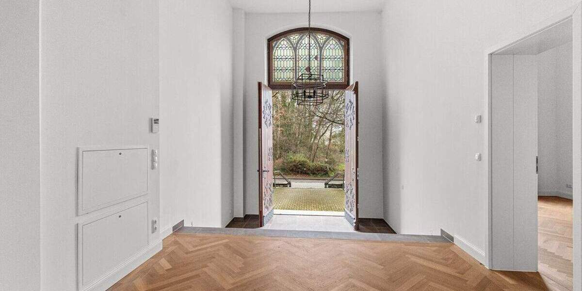 Denkmalgeschützte Erdgeschosswohnung mit Empore, Fischgrätparkett und Loftgefühl 2 zimmer