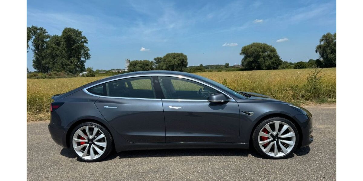 Tesla Model 3 77.500 km 25.500 € Eschweiler 52249