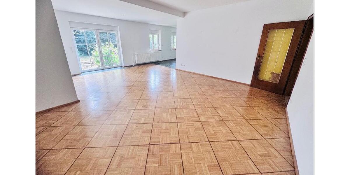 Einfamilienhaus Jülich - 10 Zimmer, 280 m&sup2;, 999&euro; | Angebot:25456904